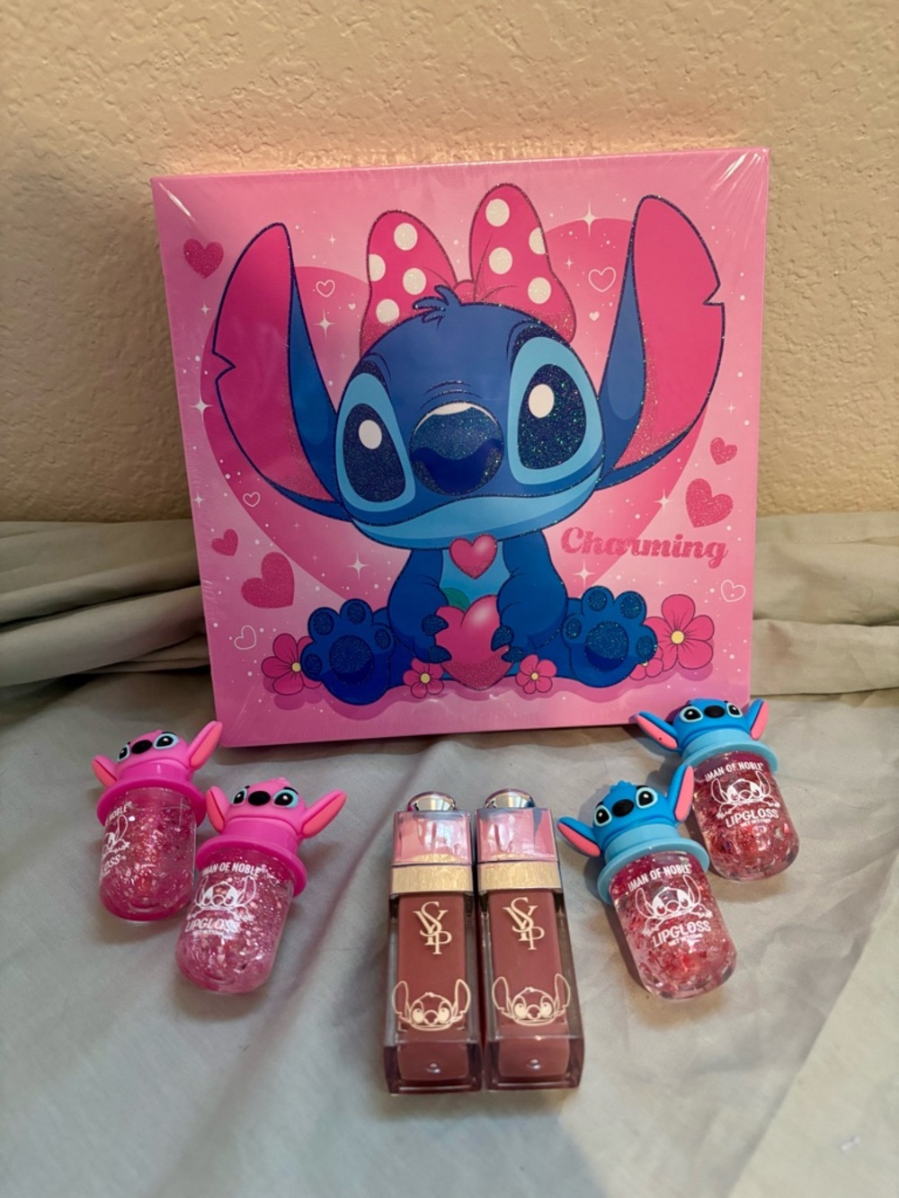 Lilo & Stitch Pink 'Charming' Eyeshadow pallet and 6 lipgloss bundle